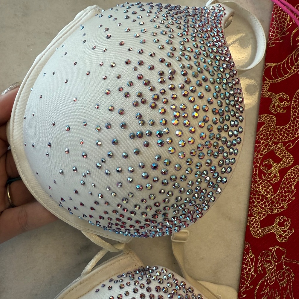 RARE 2010 Victoria’s Secret Fashion Show Swarovski 34B Bombshell Bra WITH TAG - Picture 2 of 9